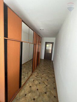 NA PREDAJ priestranný rodinný dom na pozemku o výmere 869 m2