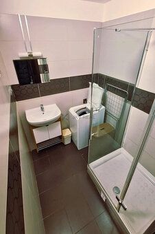  
Ponúkame na prenájom útulný a prakticky riešený 1,5-izbový