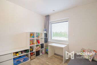 Typ: Rodinný dom Ulica: - Obec: Beňadiková
Moderný maklér po