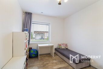 Typ: Rodinný dom Ulica: - Obec: Beňadiková
Moderný maklér po