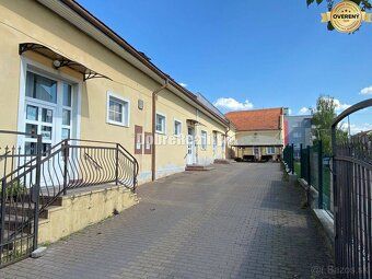Ponúkame Vám na predaj rozsiahlu lukratívnu komerčnú budovu 