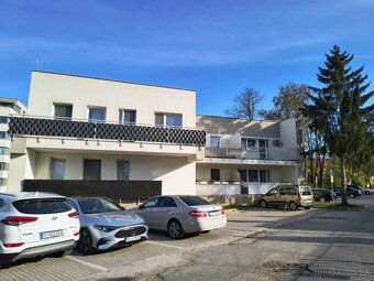 Ponúkame na prenájom pekný 1 – izbový byt s parkovacím miest