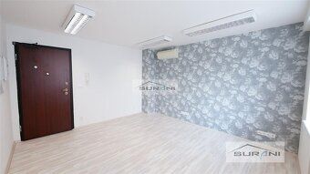 Ponúkame na prenájom svetlú kanceláriu o výmere 16,5m2 v kom