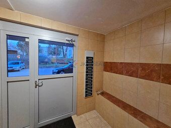 Ponúkam na predaj kompletne a precízne zrekonštruovaný 1. iz
