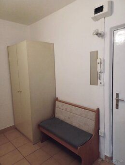 Ponúkame na prenájom 1-izbový byt s lodžiou nachádzajúci sa 