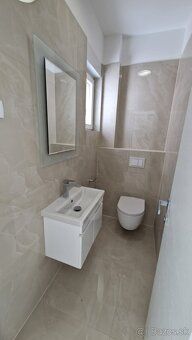 Moderný apartmán so strešnou terasou a výhľadom na more Seve
