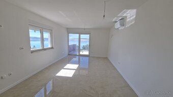 Moderný apartmán so strešnou terasou a výhľadom na more Seve