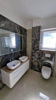 Moderný apartmán so strešnou terasou a výhľadom na more Seve