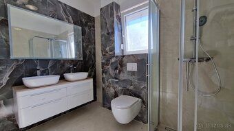 Moderný apartmán so strešnou terasou a výhľadom na more Seve