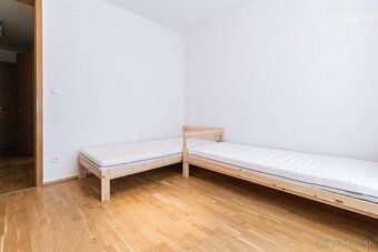 Ponúkam do prenájmu 3-izbový byt so zelenou terasou a parkov