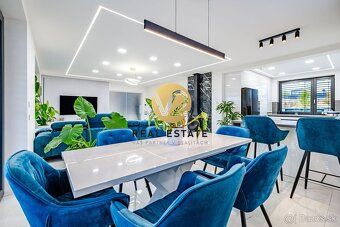 Maroš Vereš +421 904 086 200 maros.veres@v2realestate.sk
V2 