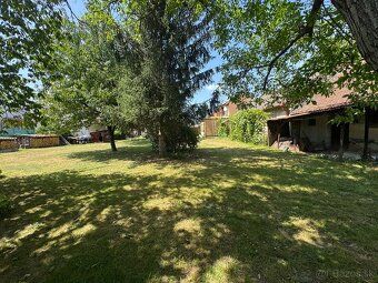 Ponúkame na predaj pozemok o výmere 833 m² nachádzajúci sa n