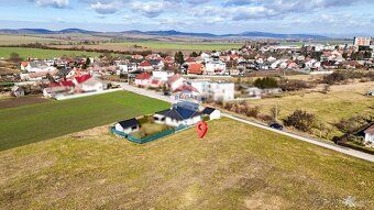 RE/MAX ponúka na predaj rovinatý stavebný pozemok o výmere c