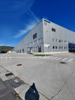 Prenajmeme skladový priestor s plochou cca 1 850 m2 v Bratis