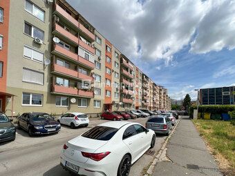 F015-113-DIBEa
Na predaj 3 izbový byt v meste Levice, M. R. 
