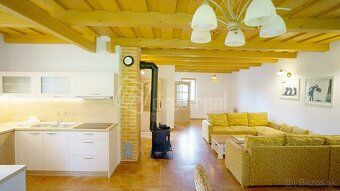 🏡 Romantická drevenica so zrubom po rekonštrukcii, vínnou pi