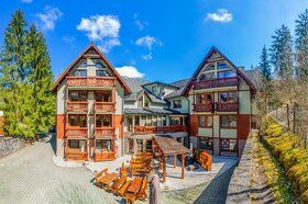 Apartmán sa nachádza sa v apartmánovom dome FATRAPARK1, v Hr