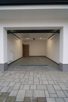 Ponúkam na predaj moderný bungalov - novostavbu v pokojnej č