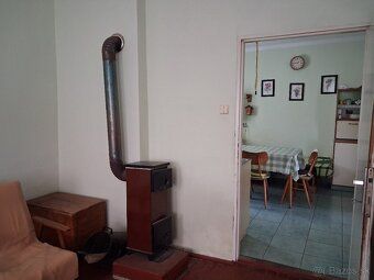 Ponúkam na predaj dva rodinné domy, ktoré sa nachádzajú na s