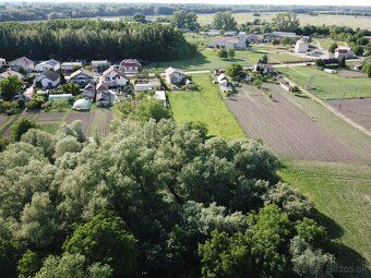 🌳 Pozemok snov vo Vrbovej nad Váhom – iba 16 km od Komárna! 