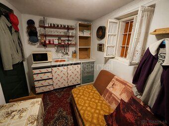Krásna murovaná chatka s veľkým pozemkom 2033 m², vinohradom