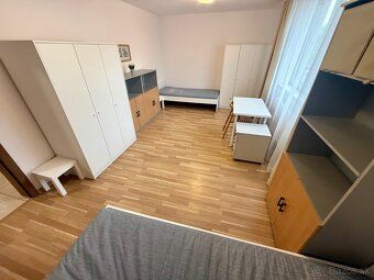 Ponúkam na dlhodobý prenájom 3 izbový byt (dve nepriechodné 