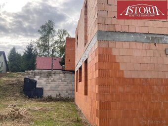 Ponúkame Vám na predaj rozostavaný dvojpodlažný rodinný dom 