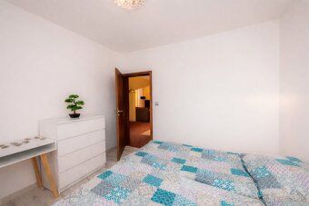 Ponúkam na predaj 3-izbový apartmán (v KN zapísaný ako byt) 
