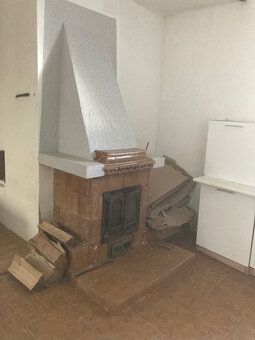 Ponúkam na predaj cihlový dom s dispozíciou 3+kk, nachádzajú