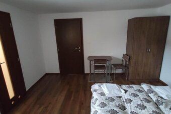 Prenajmem kratkodobo 9ks apartmany s WC a kupelnou. 2 spoloc