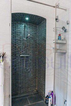 NA PREDAJ LUXUSNÝ TROJIZBOVÝ MEŠTIANSKY BYT V SRDCI KOMÁRNA
