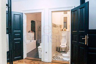 NA PREDAJ LUXUSNÝ TROJIZBOVÝ MEŠTIANSKY BYT V SRDCI KOMÁRNA
