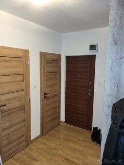 Prenajmem 3 izbový zariadený byt 84 m2 na 7. poschodí na Pra