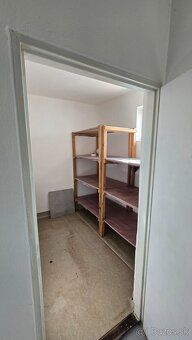 V obci Tekovské Lužany okr Levice na predaj komerčna budova.