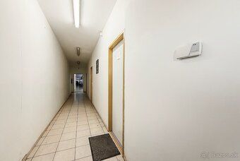 EXKLUZÍVNE ponúkame na predaj priemyselnú halu so skladovými