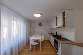 Ponúkame do prenájmu: 2 izbový byt s balkónom v osobnom vlas