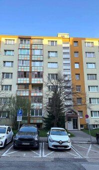 Ponúkame na predaj 1-izbový byt s balkónom v obľúbenej lokal