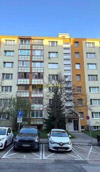 Ponúkame na predaj 1-izbový byt s balkónom v obľúbenej lokal