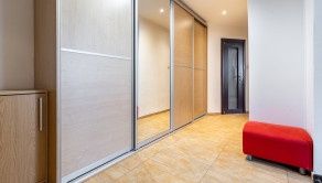 Dobry den,
Prenajmem 2 izbovy byt v Kosiciach v starom meste