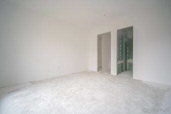 Priestranný 3-izbový byt s veľkou terasou v projekte Apartmá