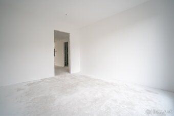 Priestranný 3-izbový byt s veľkou terasou v projekte Apartmá