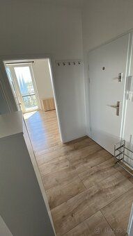 Prenajmem 2 izbový byt o výmere 45m s balkónom a parkovacím 