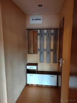 Ponúkam na dlhodobý prenájom zariadený 2-izbový byt s balkón