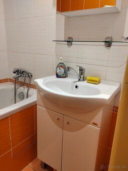 Ponúkam na dlhodobý prenájom zariadený 2-izbový byt s balkón