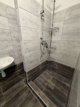 Typ: 3-izbový byt Ulica: Košarovce Obec: Košarovce
🏡 NA PRED