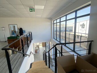 Spoločnosť U9, a.s. ponúka na predaj formou dražby halu s ad