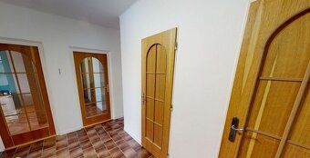 Na prenájom priestranný 3-izbový byt, 93 m², kompletne zaria