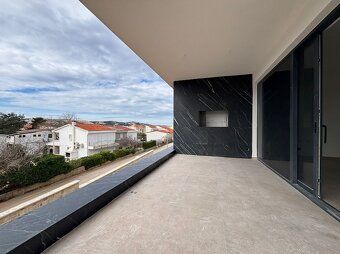Trojizbový novopostavený apartmán s výhľadom na more Severná