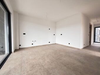 Trojizbový novopostavený apartmán s výhľadom na more Severná