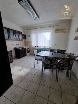Ponúkame na predaj podpivničený rodinný dom v tichej časti o